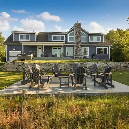 Bear Feet Retreat Villa